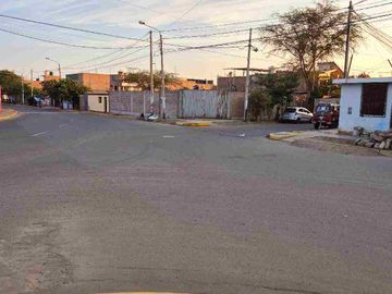 VENDO CASA EN LA TINGUIÑA, ICA, 521 M2 EN ESQUINA FRENTE AL.ESTADIO Y A POCOS METROS DE LA MUNICIPALIDAD 97895----