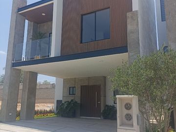 CASA EN RESIDENCIAL EN PACHUCA CERCA DE ZONA PLATEADA