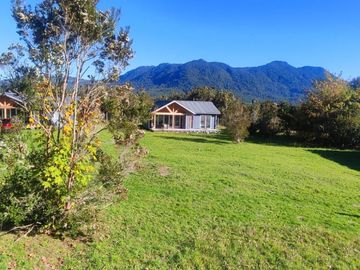 Oportunidad 2 casas + 1 cabaña en Parcela orilla de río