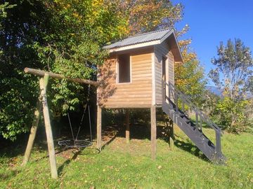Oportunidad 2 casas + 1 cabaña en Parcela orilla de río