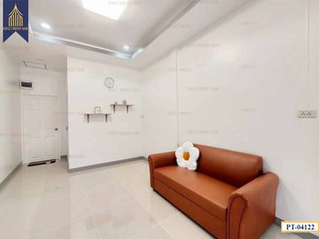 ทาวน์เฮ้าส์หมู่บ้านบัวทอง4ชั้นเดียวราคาย่อมเยาว์