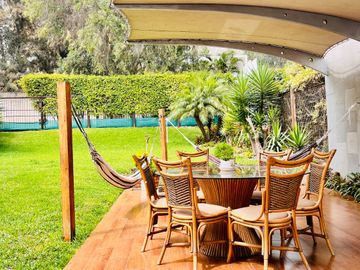 VENTA DE HERMOSA CASA  FRENTE A PARQUE, LOS ALAMOS