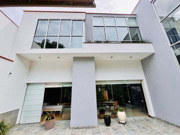 VENTA DE HERMOSA CASA  FRENTE A PARQUE, LOS ALAMOS