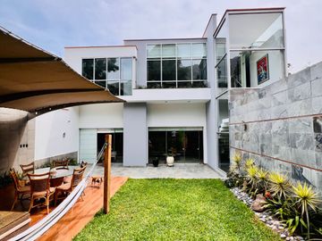 VENTA DE HERMOSA CASA  FRENTE A PARQUE, LOS ALAMOS