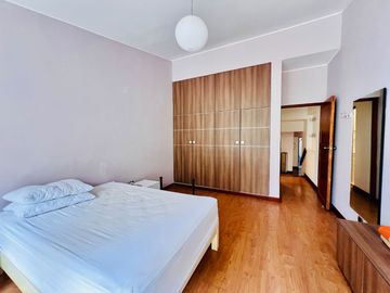 VENTA DE HERMOSA CASA  FRENTE A PARQUE, LOS ALAMOS
