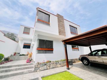 VENTA DE HERMOSA CASA  FRENTE A PARQUE, LOS ALAMOS
