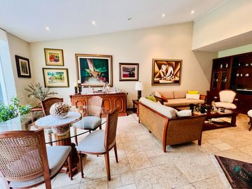 VENTA DE HERMOSA CASA  FRENTE A PARQUE, LOS ALAMOS