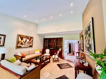 VENTA DE HERMOSA CASA  FRENTE A PARQUE, LOS ALAMOS