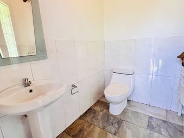 VENTA DE HERMOSA CASA  FRENTE A PARQUE, LOS ALAMOS