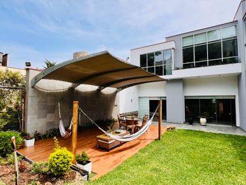 VENTA DE HERMOSA CASA  FRENTE A PARQUE, LOS ALAMOS