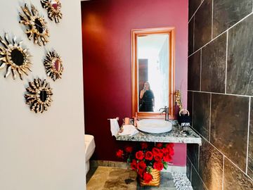 VENTA DE HERMOSA CASA  FRENTE A PARQUE, LOS ALAMOS