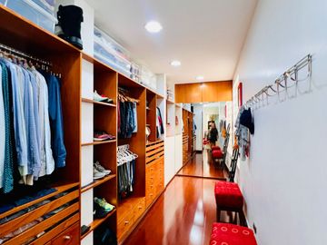 VENTA DE HERMOSA CASA  FRENTE A PARQUE, LOS ALAMOS