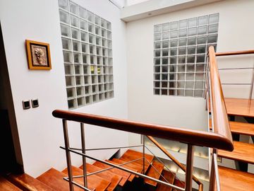 VENTA DE HERMOSA CASA  FRENTE A PARQUE, LOS ALAMOS