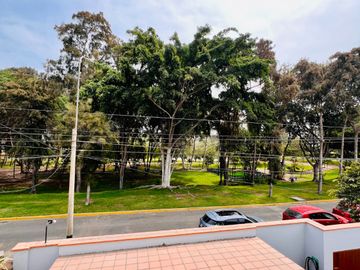 VENTA DE HERMOSA CASA  FRENTE A PARQUE, LOS ALAMOS