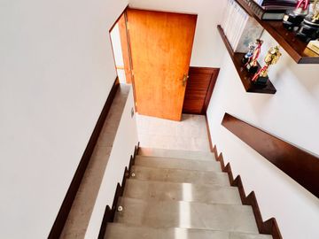 VENTA DE HERMOSA CASA  FRENTE A PARQUE, LOS ALAMOS