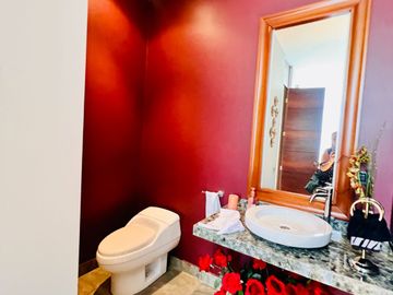 VENTA DE HERMOSA CASA  FRENTE A PARQUE, LOS ALAMOS