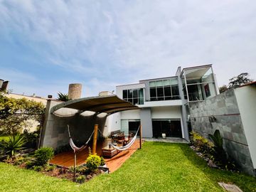 VENTA DE HERMOSA CASA  FRENTE A PARQUE, LOS ALAMOS