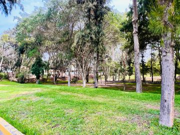 VENTA DE HERMOSA CASA  FRENTE A PARQUE, LOS ALAMOS