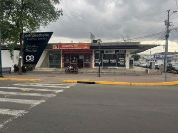 PROPIEDAD COMERCIAL ESQUINERA EN VENTA FRENTE A LA UNIVERSIDAD DE ALTO IMPACTO COMERCIAL