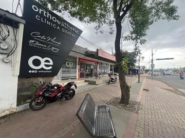PROPIEDAD COMERCIAL ESQUINERA EN VENTA FRENTE A LA UNIVERSIDAD DE ALTO IMPACTO COMERCIAL