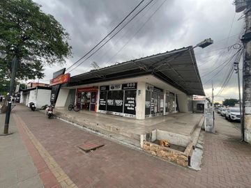 PROPIEDAD COMERCIAL ESQUINERA EN VENTA FRENTE A LA UNIVERSIDAD DE ALTO IMPACTO COMERCIAL