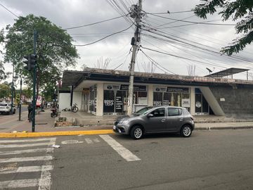 PROPIEDAD COMERCIAL ESQUINERA EN VENTA FRENTE A LA UNIVERSIDAD DE ALTO IMPACTO COMERCIAL