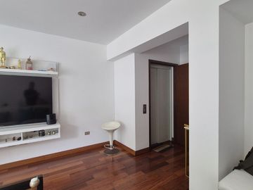 Buscas Dpto 3 dorm, 2 cocheras, balcon,157 m2 en San Isidro a precio de ocasion? US $ 360,000