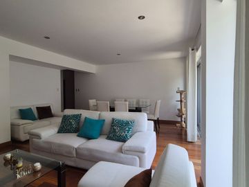 Buscas Dpto 3 dorm, 2 cocheras, balcon,157 m2 en San Isidro a precio de ocasion? US $ 360,000