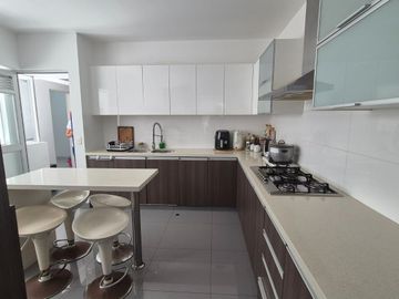 Buscas Dpto 3 dorm, 2 cocheras, balcon,157 m2 en San Isidro a precio de ocasion? US $ 360,000