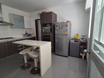 Buscas Dpto 3 dorm, 2 cocheras, balcon,157 m2 en San Isidro a precio de ocasion? US $ 360,000