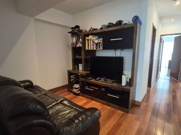 Buscas Dpto 3 dorm, 2 cocheras, balcon,157 m2 en San Isidro a precio de ocasion? US $ 360,000