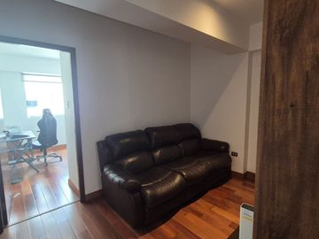 Buscas Dpto 3 dorm, 2 cocheras, balcon,157 m2 en San Isidro a precio de ocasion? US $ 360,000