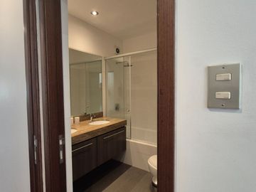 Buscas Dpto 3 dorm, 2 cocheras, balcon,157 m2 en San Isidro a precio de ocasion? US $ 360,000