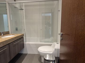 Buscas Dpto 3 dorm, 2 cocheras, balcon,157 m2 en San Isidro a precio de ocasion? US $ 360,000