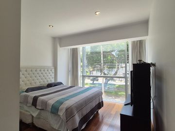 Buscas Dpto 3 dorm, 2 cocheras, balcon,157 m2 en San Isidro a precio de ocasion? US $ 360,000