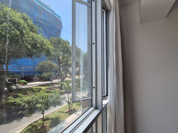 Buscas Dpto 3 dorm, 2 cocheras, balcon,157 m2 en San Isidro a precio de ocasion? US $ 360,000