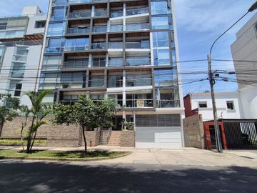 Buscas Dpto 3 dorm, 2 cocheras, balcon,157 m2 en San Isidro a precio de ocasion? US $ 360,000