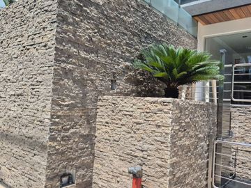 Buscas Dpto 3 dorm, 2 cocheras, balcon,157 m2 en San Isidro a precio de ocasion? US $ 360,000