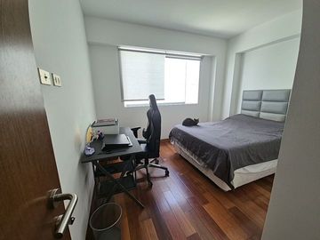 Buscas Dpto 3 dorm, 2 cocheras, balcon,157 m2 en San Isidro a precio de ocasion? US $ 360,000