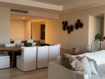 Se vende departamento con vista a la marina y campo de golf en Puerto Cancun