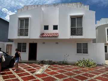 Se vende casa de 5 dormitorios en Urb.Villa Marina en salinas.(JP)
