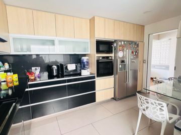 PRECIOSO DUPLEX CON TERRAZA FRENTE  A PARQUE 🌳en SANTIAGO DE SURCO / límite con Miraflores (Código: HOL 1101-426-1