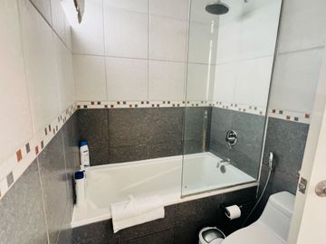 PRECIOSO DUPLEX CON TERRAZA FRENTE  A PARQUE 🌳en SANTIAGO DE SURCO / límite con Miraflores (Código: HOL 1101-426-1