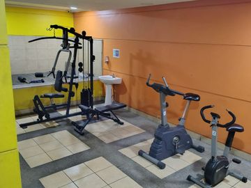 🏷️ ¡OFERTA IMPERDIBLE! 📉 Antes: UF 2.900 🔥 Ahora: UF 2.700  🏢 Departamento 2 Dormitorios / 2 Baños 🚗 Incluye Estacionamiento y Bodega  📍 Excelen