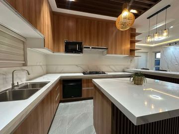 6 BEDS 6 BATHS ELEGANT MODERN HOME NEAR FRIENDSHIP HIGHWAY/KOREAN TOWN – FOR SALE