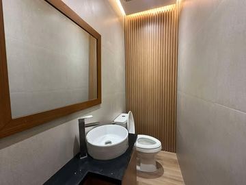 6 BEDS 6 BATHS ELEGANT MODERN HOME NEAR FRIENDSHIP HIGHWAY/KOREAN TOWN – FOR SALE