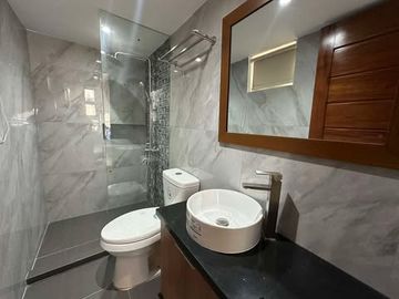 6 BEDS 6 BATHS ELEGANT MODERN HOME NEAR FRIENDSHIP HIGHWAY/KOREAN TOWN – FOR SALE
