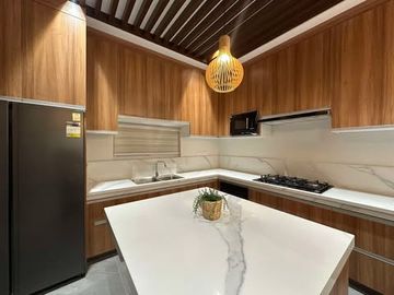 6 BEDS 6 BATHS ELEGANT MODERN HOME NEAR FRIENDSHIP HIGHWAY/KOREAN TOWN – FOR SALE