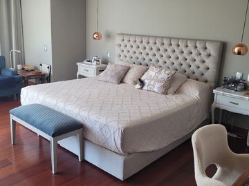 SE ALQUILA BELLO Y AMPLIO DEPARTAMENTO como casa en  CAMACHO , PRIMER PISO  CON PISCINA