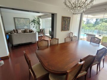 SE ALQUILA BELLO Y AMPLIO DEPARTAMENTO como casa en  CAMACHO , PRIMER PISO  CON PISCINA